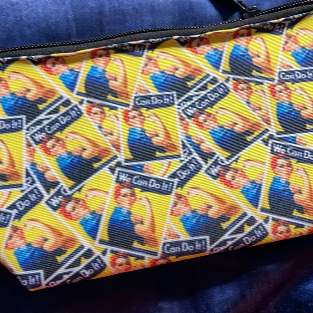 New Riveting Rosie pouch - Picture 4 of 4